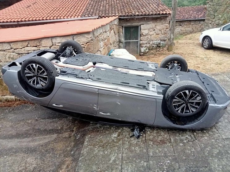 El accidente en Mixós (Monterrei) tuvo lugar a las 16:00 horas.