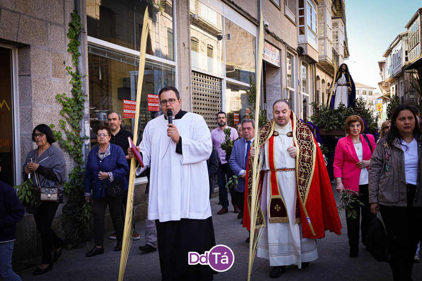 José Antonio Rodríguez, micrófono en mano, en la procesión de San Lázaro de este año. | FOTO: Anabel G. Simón.