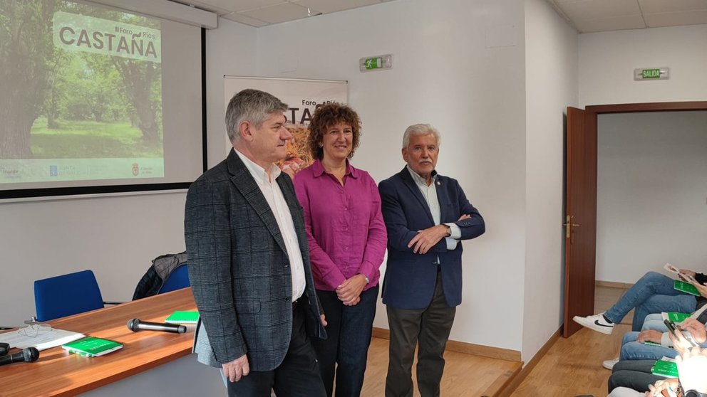 20241004 III Foro da Castaña, inauguración_ DX Planificación y Ordenación Forestal de Medio Rural, José Luis Chan Rodríguez, alcaldesa Riós, Eva Barrio, presidente INORDE, Rosendo Fernández