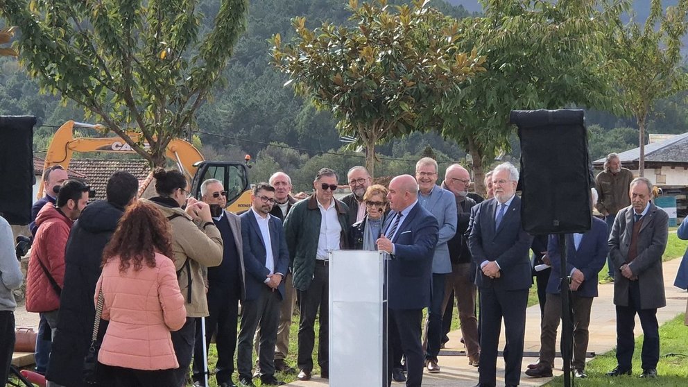 Acto de homenaje al médico rural en Laza, este sábado.